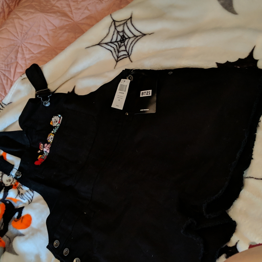 NWT BT21 Shortalls